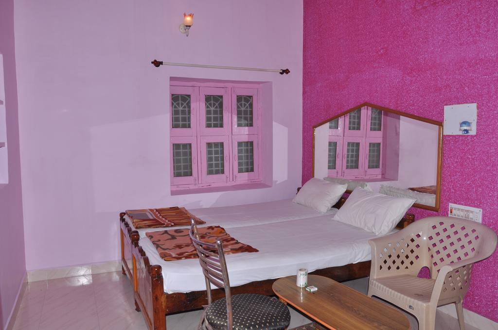 Thilak Home Stay Hampi Eksteriør billede